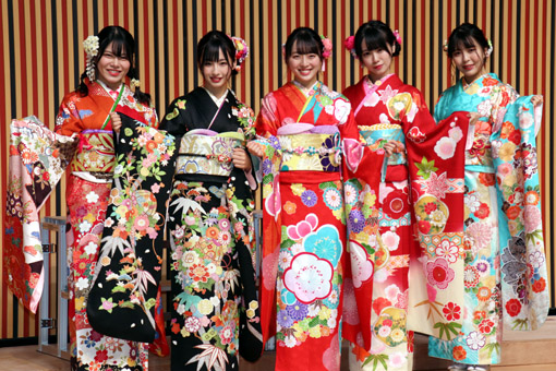 STU48 (写真左から、矢野帆夏、沖侑果、今村美月、中村舞、谷口茉妃菜)